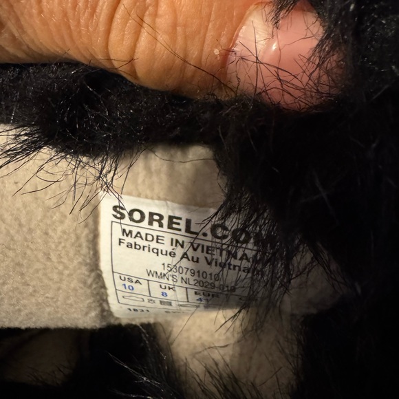 Sorel Black Winter Boots with Fur Trim used once size 10 in like new condition - Picture 11 of 11